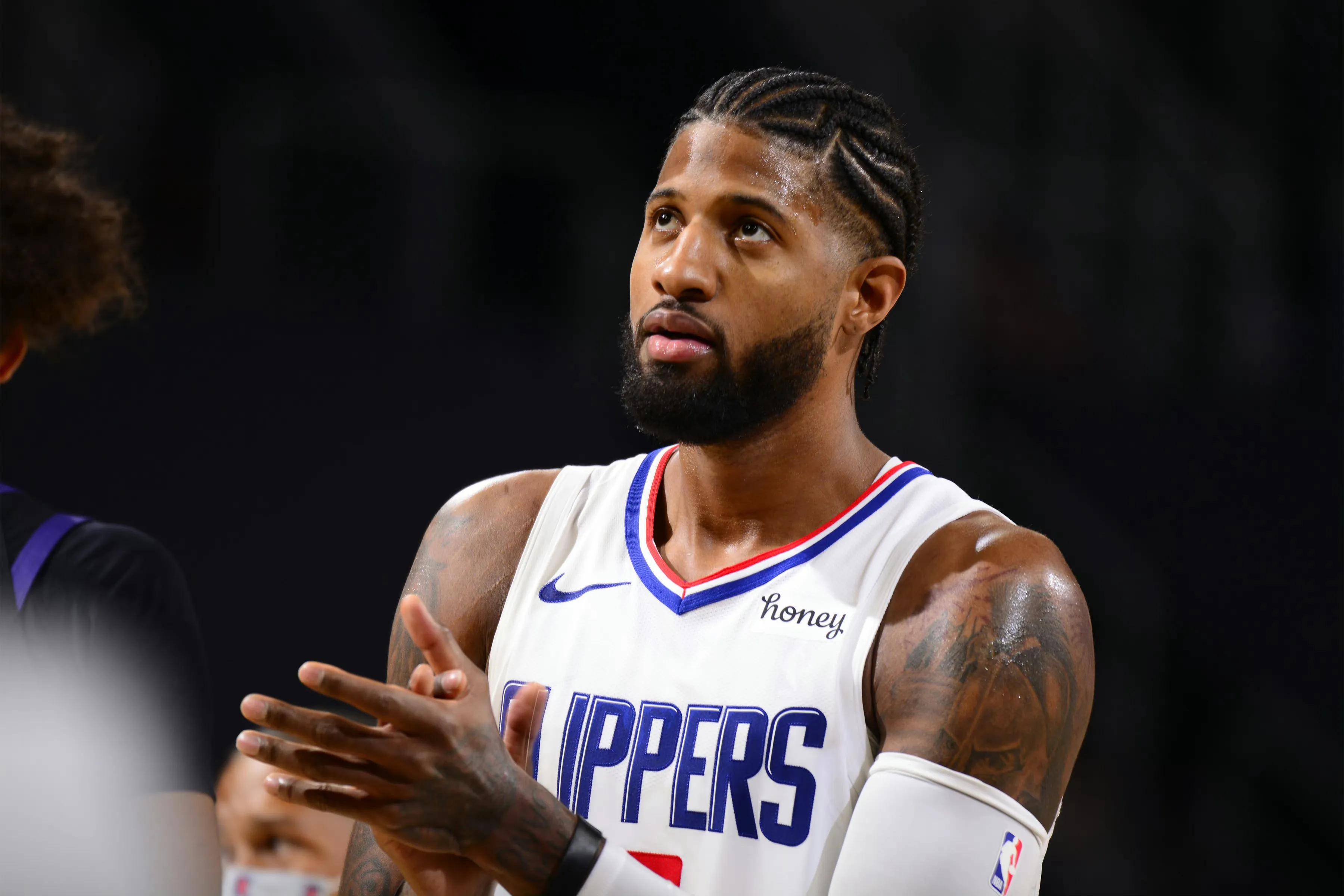 关于CBA常规赛赛后走向成谜，洛杉矶快船队长鼓劲，信心回归，高层口径保持一致的信息