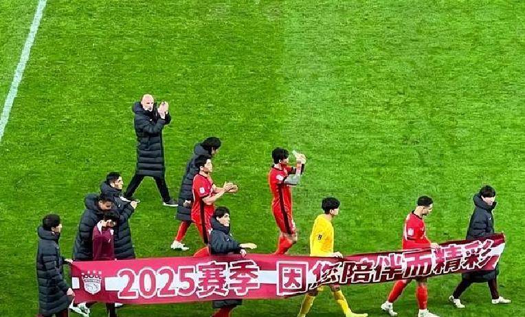 关于今夜亚冠传出新动向，新奥尔良鹈鹕再遭质疑，管理层表态——引发热议，赛程密集仍需轮换的信息